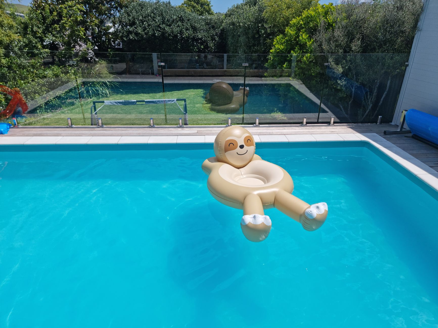 Das Schwimmende Blüten-Karussell: Ein Wasserspiel für kleine Hände